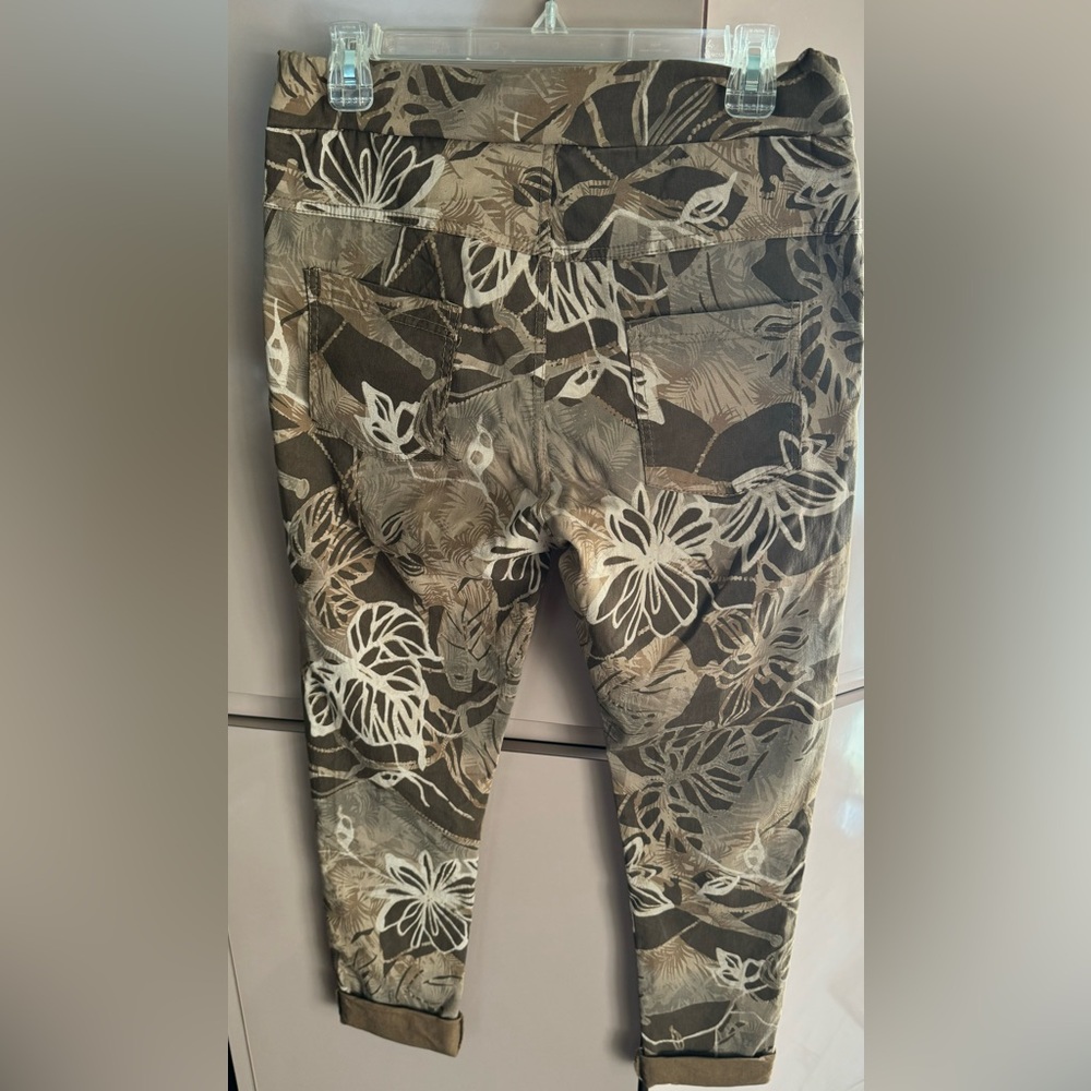 Envy print pants made in Italy one size NWOT